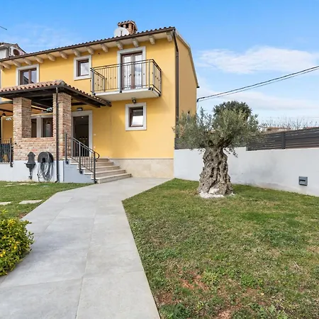 Villa Tramontana In Pula,istria By Istrabook